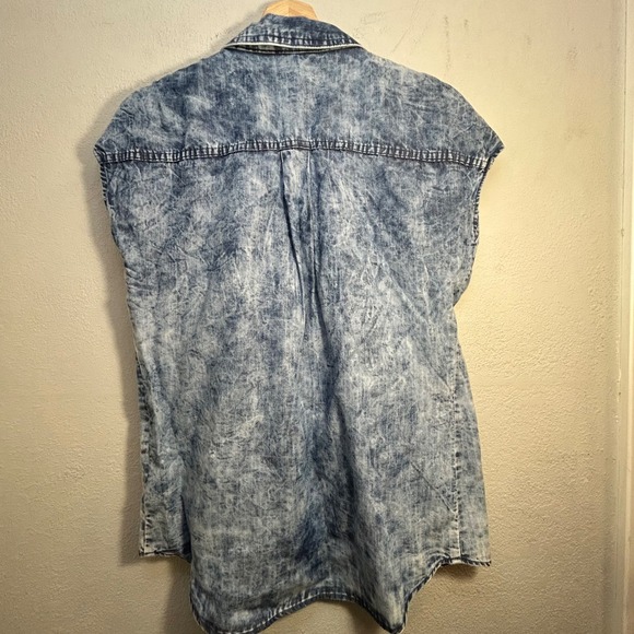 Rock & Republic Womens Acid Wash Denim Sleeveless Button Down Shirt Small Blue - Picture 2 of 8